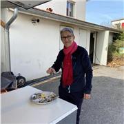Vous préféreriez des cours avec un professeur d'anglais , je suis Chris , Anglaise et je suis professeur d'anglais en France et à l'étranger (Angleterre, différents pays) depuis 35 ans. 
Je réside en Rhône Alpes maintenant. Je peux vous accompagner pour r
